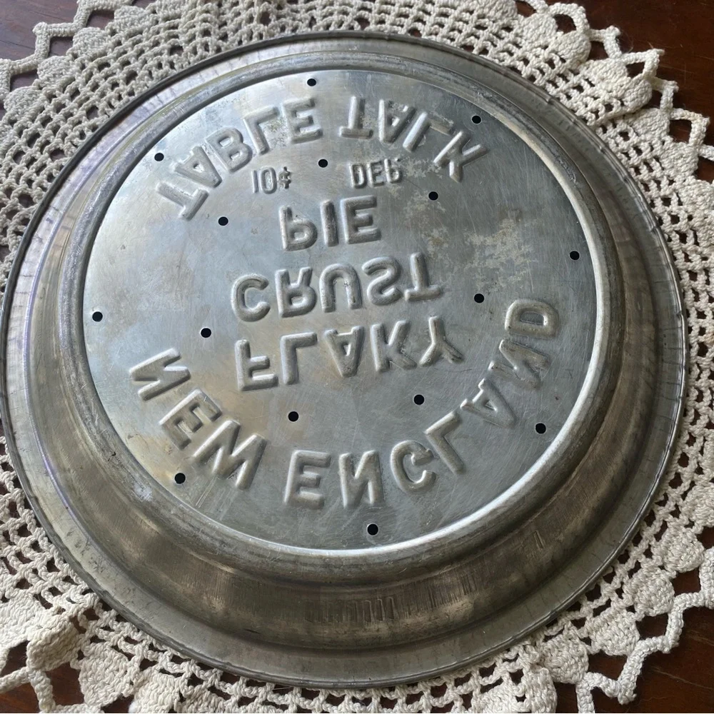 Vintage New England Flaky Crust Pie Tin EUC